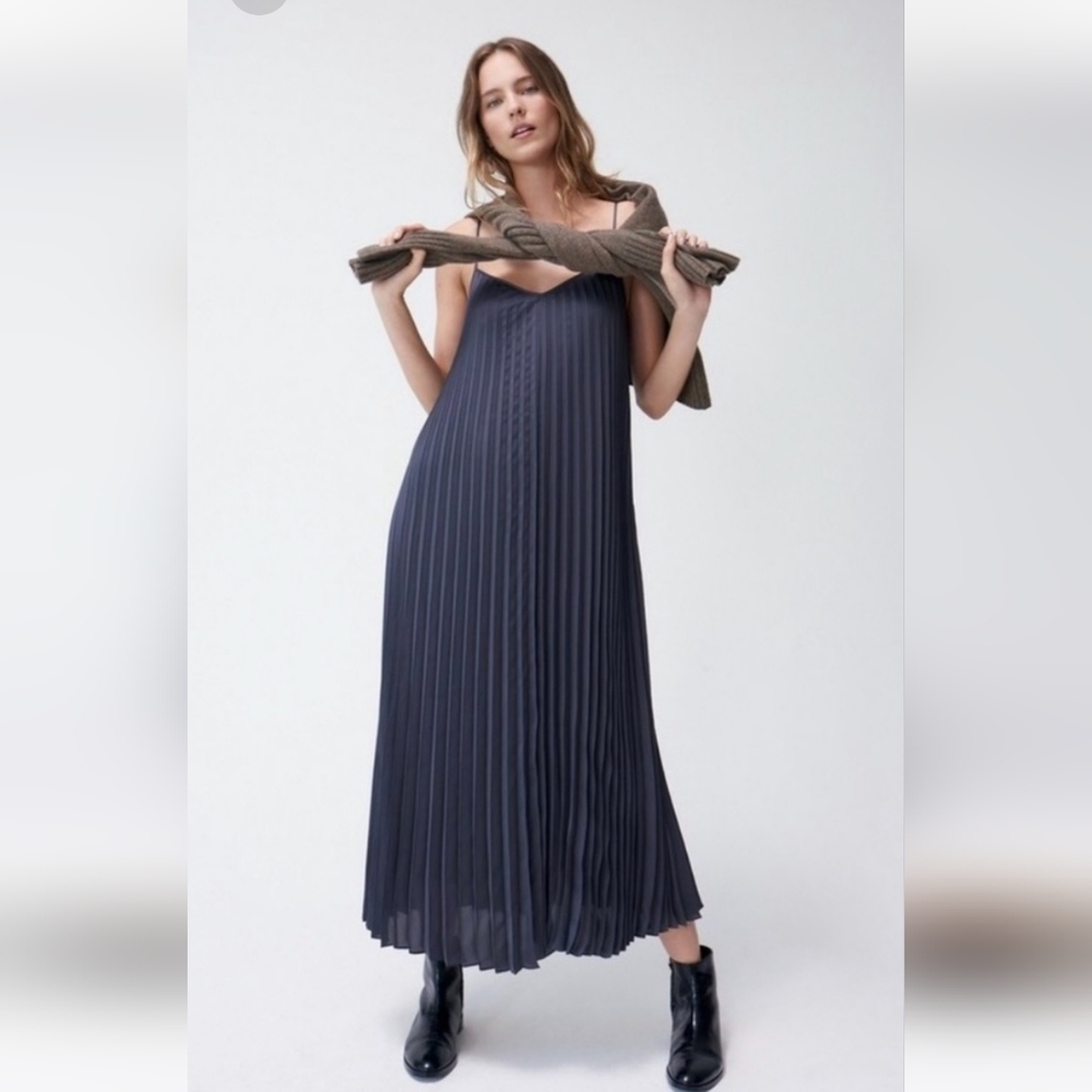 Club Monaco pleated maxi dress - Picture 4 of 6